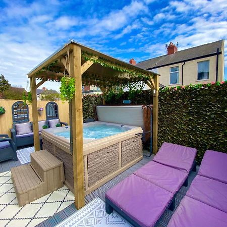 New…The Hottub House Blackpool Pleasure Beach Exterior photo