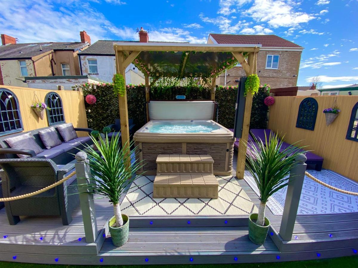 New…The Hottub House Blackpool Pleasure Beach Exterior photo