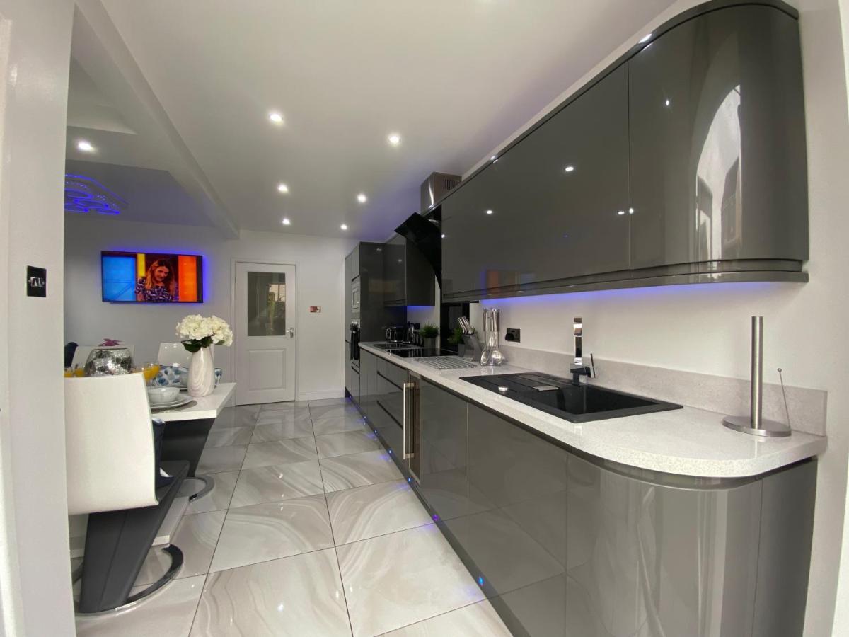 New…The Hottub House Blackpool Pleasure Beach Exterior photo