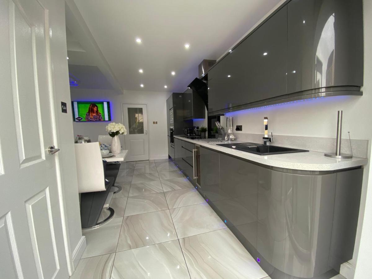 New…The Hottub House Blackpool Pleasure Beach Exterior photo